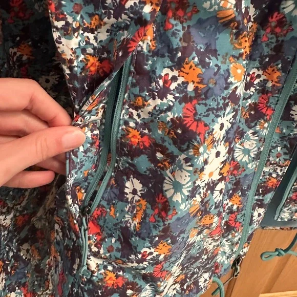 RESERVED for return - North Face Women’s Floral Hooded Rain Jacket XL - Picture 5 of 8